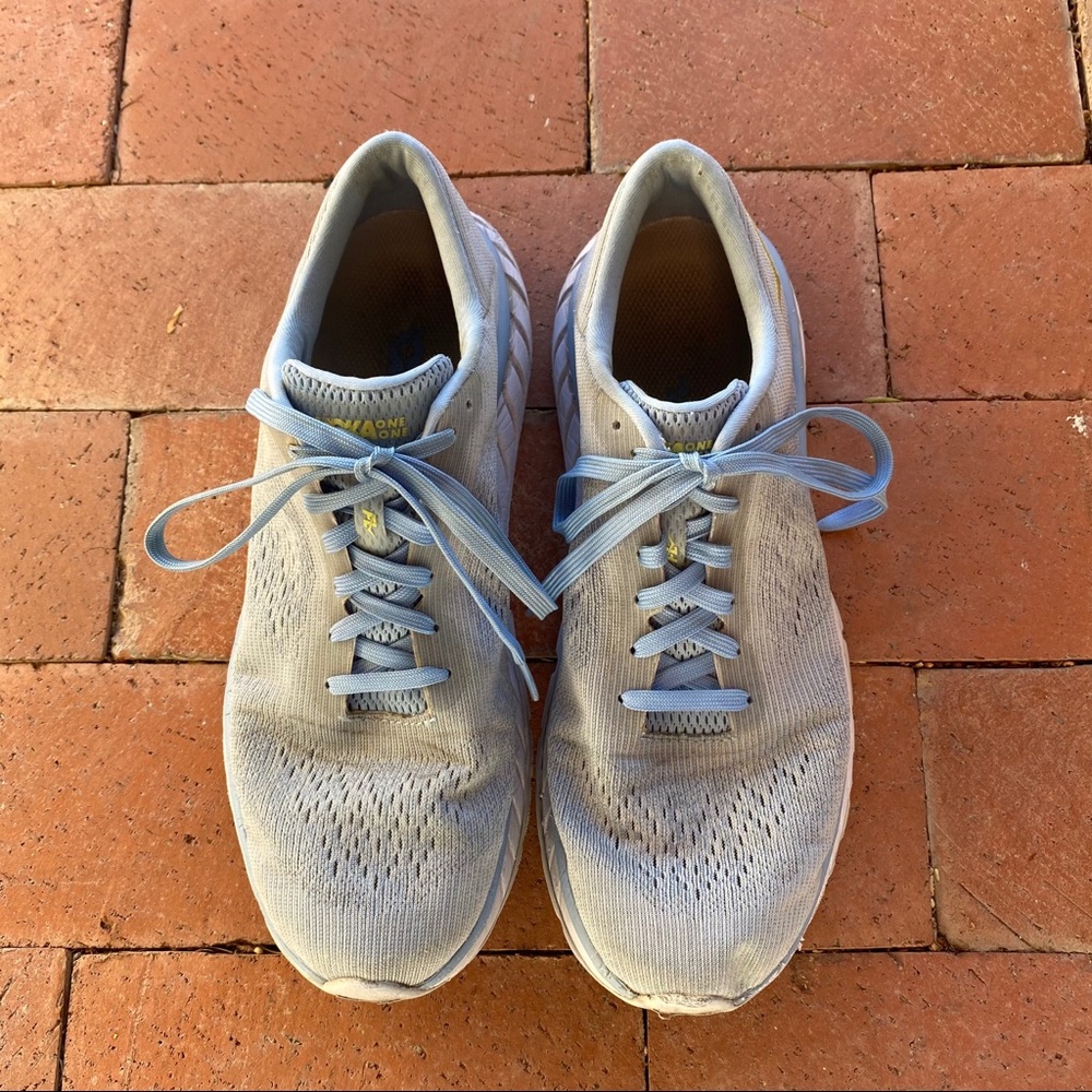 Women’s Hoka One One Cavu 2 size 9.5